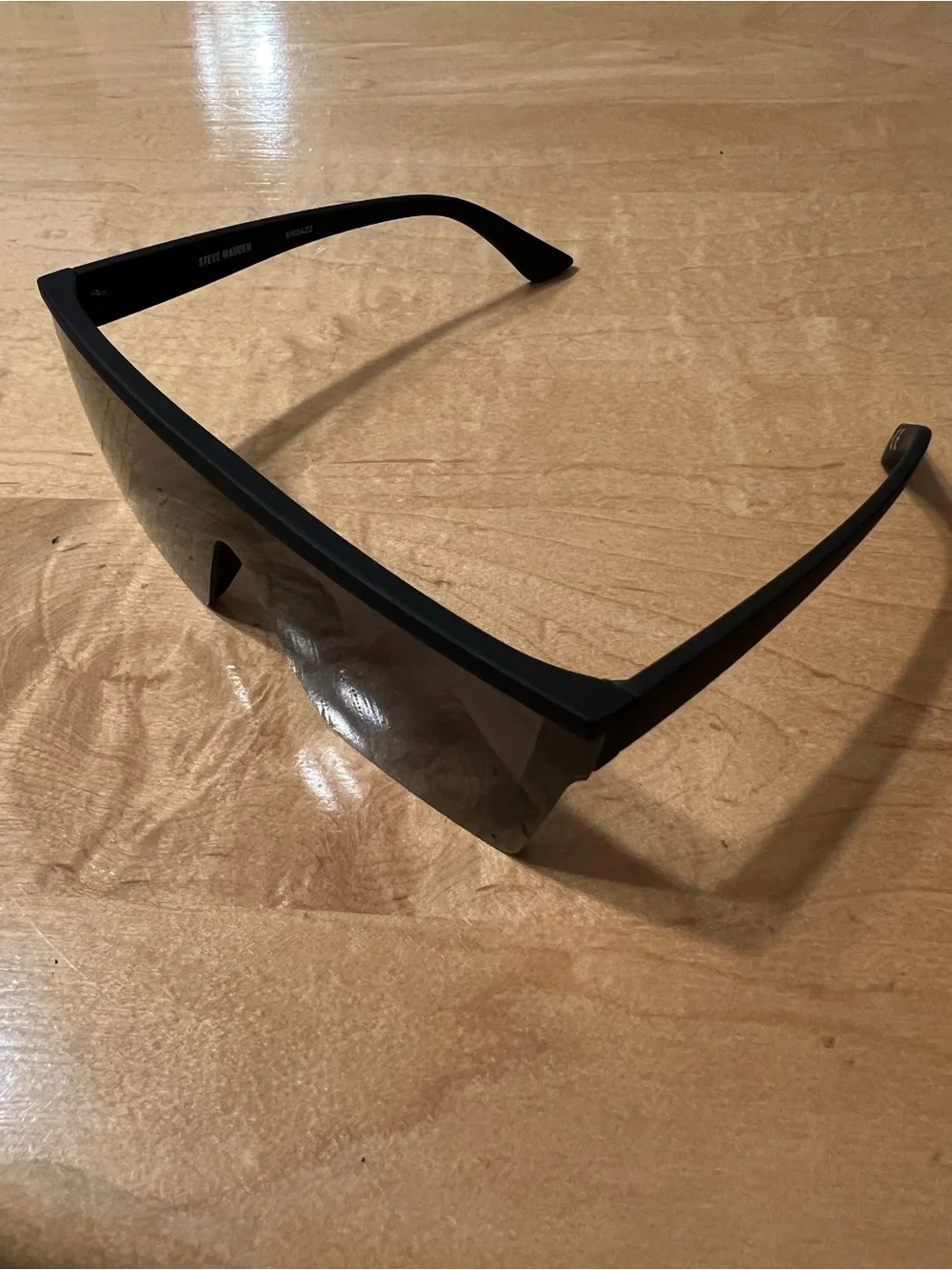 Steve Madden Black Sunglasses Temple Arm with Logo